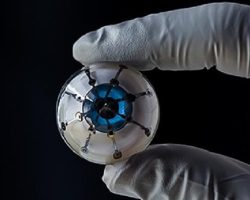3D printing technology helps blind people restore their eyesight in medical treatment
